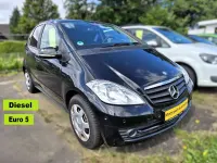 Gebraucht Mercedes A180 109 PS (80 kW) 2012 Kosmosschwarz  metalliclack Kleinwagen