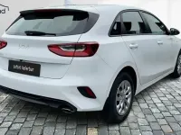 Neu Kia Ceed Best 140 PS (102 kW) 2025 Weiß Kleinwagen