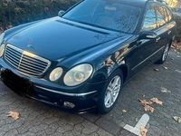 Gebraucht Mercedes E240 177 PS (130 kW) 2004 Schwarz Kombi