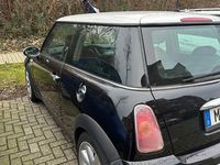 Begagnad Mini ONE 90 HK (66 kW) 2003 Svart Halvkombi