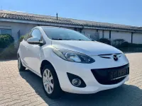 Usata Mazda 2 Edition 75 CV (55 kW) 2012 Bianco Utilitaria