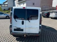 Second-hand Opel Vivaro 100 CP (73 kW) 2006 Alb Monovolum