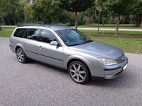 Usado Ford Mondeo 130 CV (95 kW) 2004 Plateado Familiar