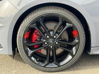 Gebraucht Ford Focus ST 250 PS (183 kW) 2018 Grau Limousine