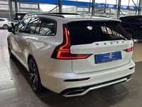 Gebraucht Volvo V60 R-Design 341 PS (250 kW) 2021 Weiß crystal white pearl / metallic (metallic) Kombi
