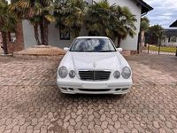 Gebraucht Mercedes E220 Classic 143 PS (105 kW) 2000 Weiß Limousine
