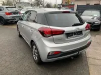 Gebraucht Hyundai i20 Advantage 101 PS (74 kW) 2020 Sleek silver (metallic) Kleinwagen
