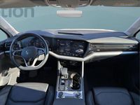 Gebraucht VW Touareg 231 PS (169 kW) 2023 Weiß SUV