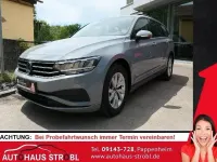 Gebraucht VW Passat 150 PS (110 kW) 2023 Mondsteingrau (metallic) Kombi