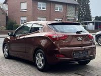 Gebraucht Hyundai i30 99 PS (72 kW) 2013 Hazel brown / met Coupé