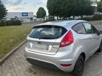 Gebraucht Ford Fiesta 81 PS (59 kW) 2012 Silber Kleinwagen