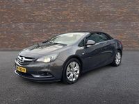 Usado Opel Cascada 165 HP (121 kW) 2014 Cinzento Cabrios