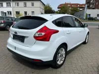 Usata Ford Focus 125 CV (91 kW) 2011 Bianco Utilitaria