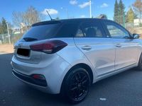 Gebraucht Hyundai i20 101 PS (74 kW) 2020 Silber Kleinwagen