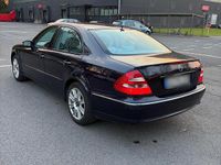 Używany Mercedes E280 190 KM (139 kW) 2005 Niebieski Sedan/Limuzyna