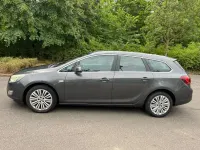 Gebraucht Opel Astra Edition 101 PS (74 kW) 2011 Braun Kombi
