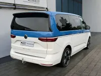 Gebraucht VW T7 Style 150 PS (110 kW) 2024 Mehrfarbenlackierung Van