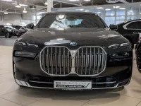 Gebraucht BMW 750e Sport Line 489 PS (359 kW) 2023 Saphirschwarz Limousine