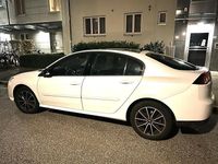 Gebraucht Renault Laguna III Dynamique 110 PS (80 kW) 2013 Weiß Limousine