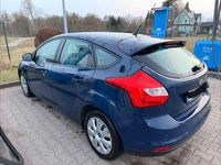 Gebraucht Ford Focus 101 PS (74 kW) 2014 Blau Limousine
