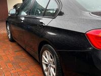 Gebraucht BMW 318 143 PS (105 kW) 2014 Schwarz Limousine