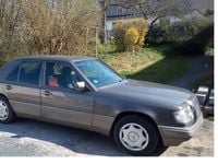 Gebraucht Mercedes 200 136 PS (100 kW) 1994 Grau Limousine