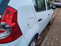 Gebraucht Dacia Sandero 75 PS (55 kW) 2010 Weiß Kleinwagen