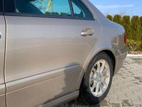 Second-hand Mercedes E200 163 CP (119 kW) 2003 Auriu Berlinǎ