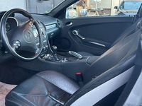 Second-hand Mercedes SLK200 163 CP (119 kW) 2006 Argintiu Cabrio