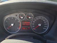 Usado Ford Focus Ghia 145 CV (106 kW) 2007 Plateado Berlina