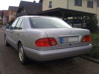 gebraucht Mercedes E280 AVANTGARDE - LEDER+SERVOLENKUNG+KLIMA