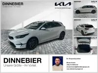 Neu Kia Ceed Platinum 140 PS (102 kW) 2025 Carraraweiss Kleinwagen