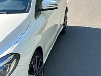 Gebraucht Mercedes B180 122 PS (89 kW) 2017 Weiß Van / Kleinbus