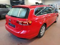 Gebraucht VW Passat Business 122 PS (89 kW) 2023 Tornadorot Kombi