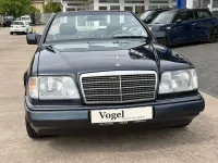 Gebraucht Mercedes E200 Edition 136 PS (100 kW) 1997 Schwarz Cabrio