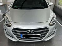gebraucht Hyundai i30 blue Kombi 1.6 CRDi DCT Passion