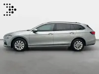 Gebraucht Skoda Superb Essence 150 PS (110 kW) 2025 Pebble silber metallic Kombi
