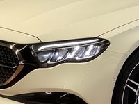 Gebraucht Mercedes E300 AMG 313 PS (230 kW) 2024 Weiß Limousine
