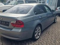 Gebraucht BMW 318 129 PS (94 kW) 2007 Grau Limousine