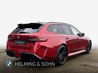 Ny BMW M5 Shadowline 727 HK (534 kW) 2025 Rød Stationcar