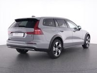 Gebraucht Volvo V60 CC Plus 197 PS (144 kW) 2024 Vapour grey / metallic Kombi