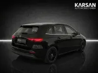 Gebraucht Mercedes B180 116 PS (85 kW) 2023 Schwarz Kleinwagen