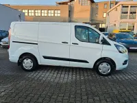 Używany Ford Transit Custom 105 KM (77 kW) 2022 Biały Minivan