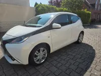 Gebraucht Toyota Aygo X-play 69 PS (50 kW) 2017 Weiß Kleinwagen