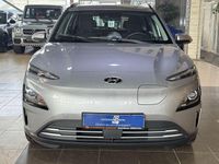 Gebraucht Hyundai Kona Select 100 kW (136 PS) 2023 Silber shimmering silver / met (metallic) SUV