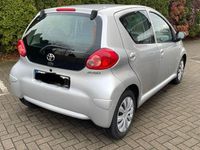 Gebraucht Toyota Aygo Cool 69 PS (50 kW) 2008 Silber Kleinwagen