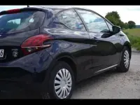 Gebraucht Peugeot 208 Active 82 PS (60 kW) 2016 Blau Kleinwagen
