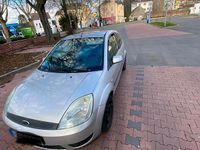 Gebraucht Ford Fiesta 75 PS (55 kW) 2005 Silber Kleinwagen
