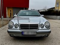 Gebraucht Mercedes E230 Elegance 150 PS (110 kW) 1996 Silber Limousine