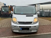 Second-hand Opel Vivaro 82 CP (60 kW) 2006 Argintiu Monovolum